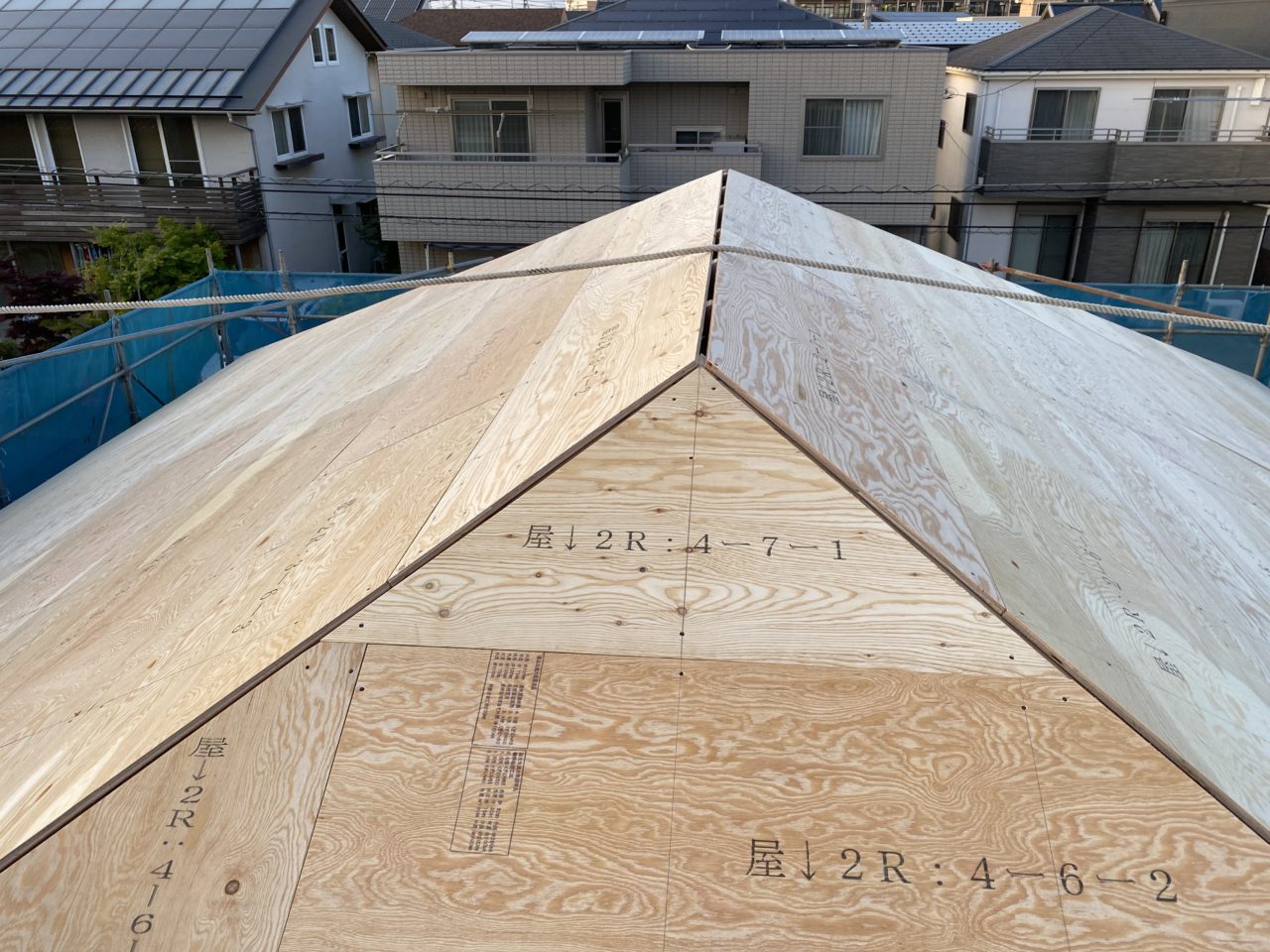 屋根下地張り