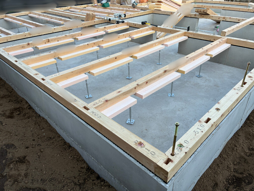 「上志津原の家」土台敷、床下断熱、床板