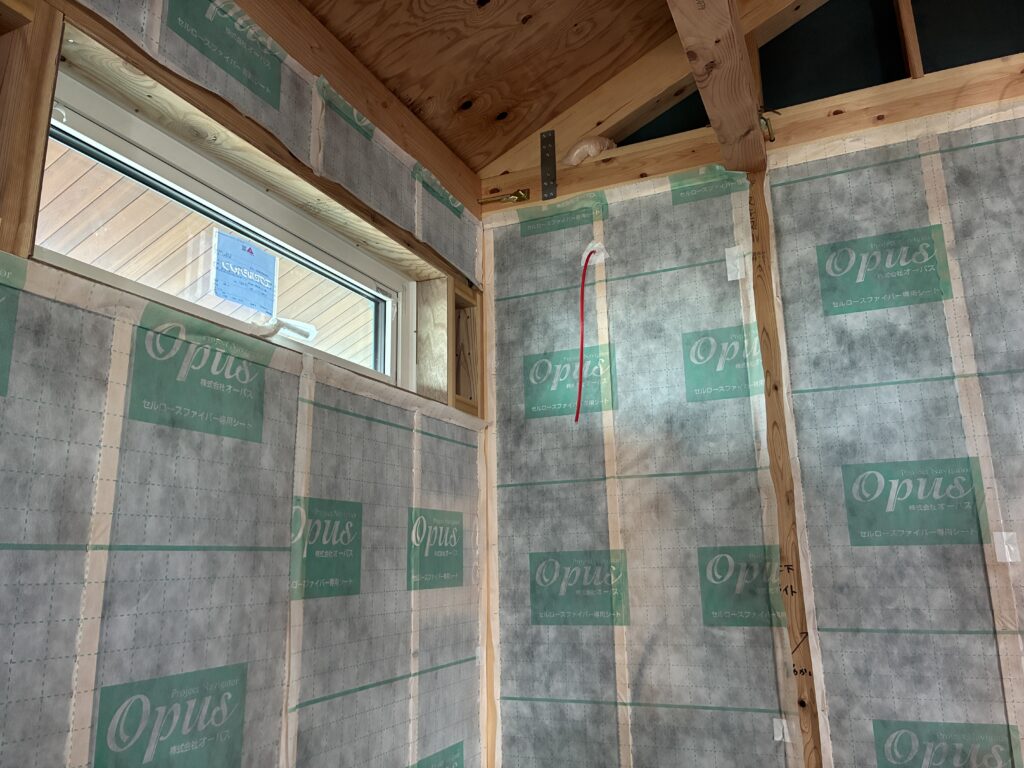 「千葉幕張の家」セルロースファイバー施工、床材搬入